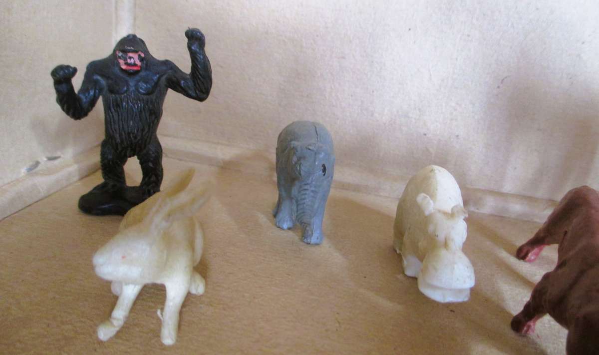 Lot of Vtg Plastic Farm Safari Zoo Animals. Scale as per photo.