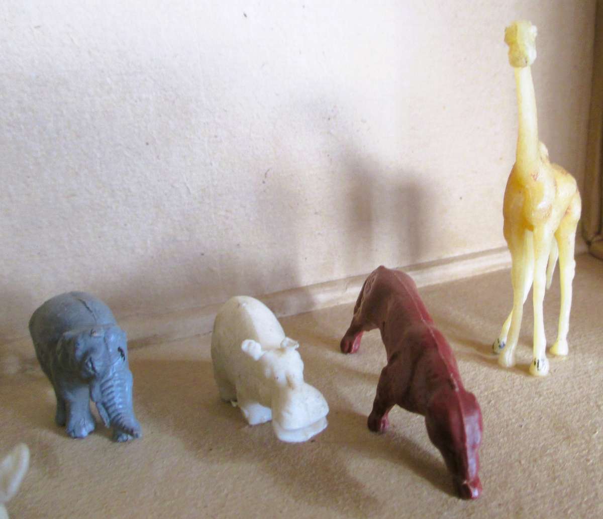 Lot of Vtg Plastic Farm Safari Zoo Animals. Scale as per photo.