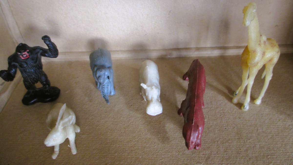 Lot of Vtg Plastic Farm Safari Zoo Animals. Scale as per photo.