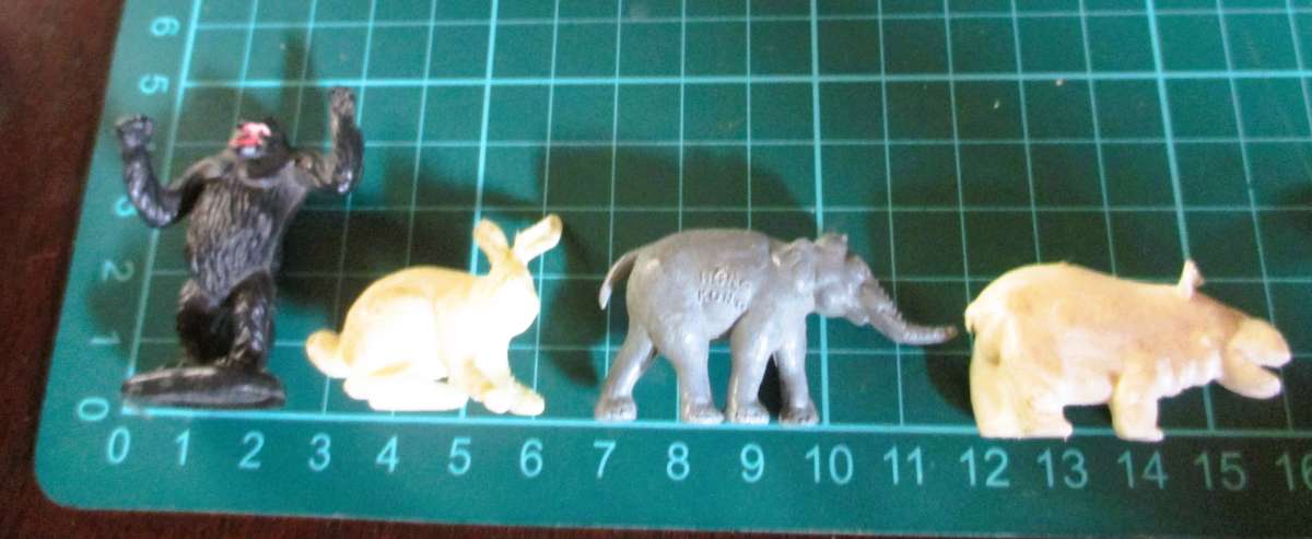 Lot of Vtg Plastic Farm Safari Zoo Animals. Scale as per photo.