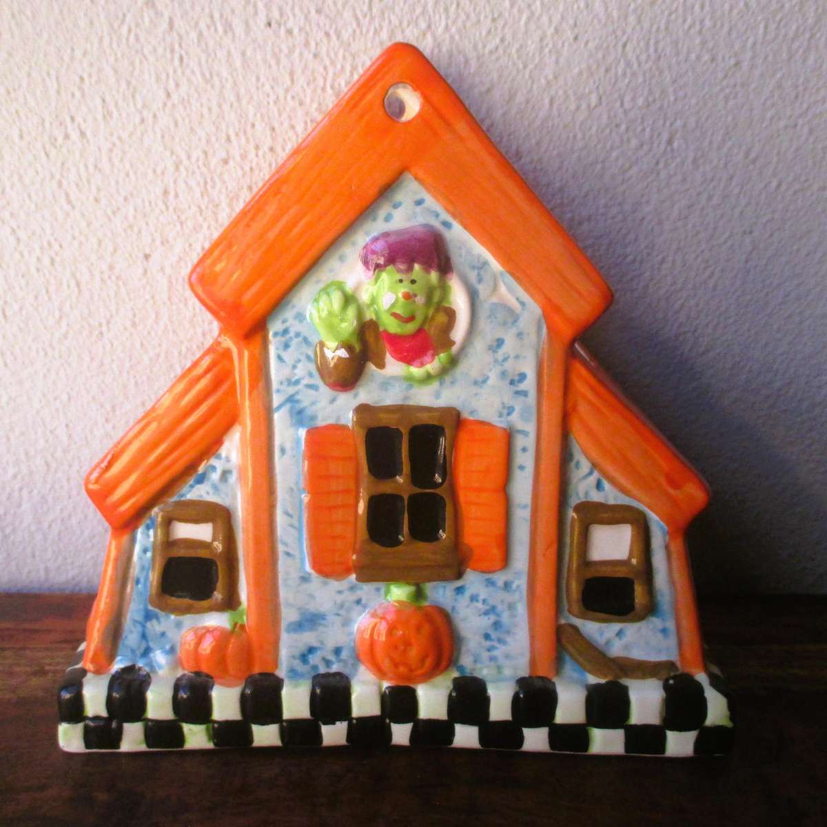 Halloween Haunted House Trick or Treat Candy Dish, Ceramic.  150x150mm