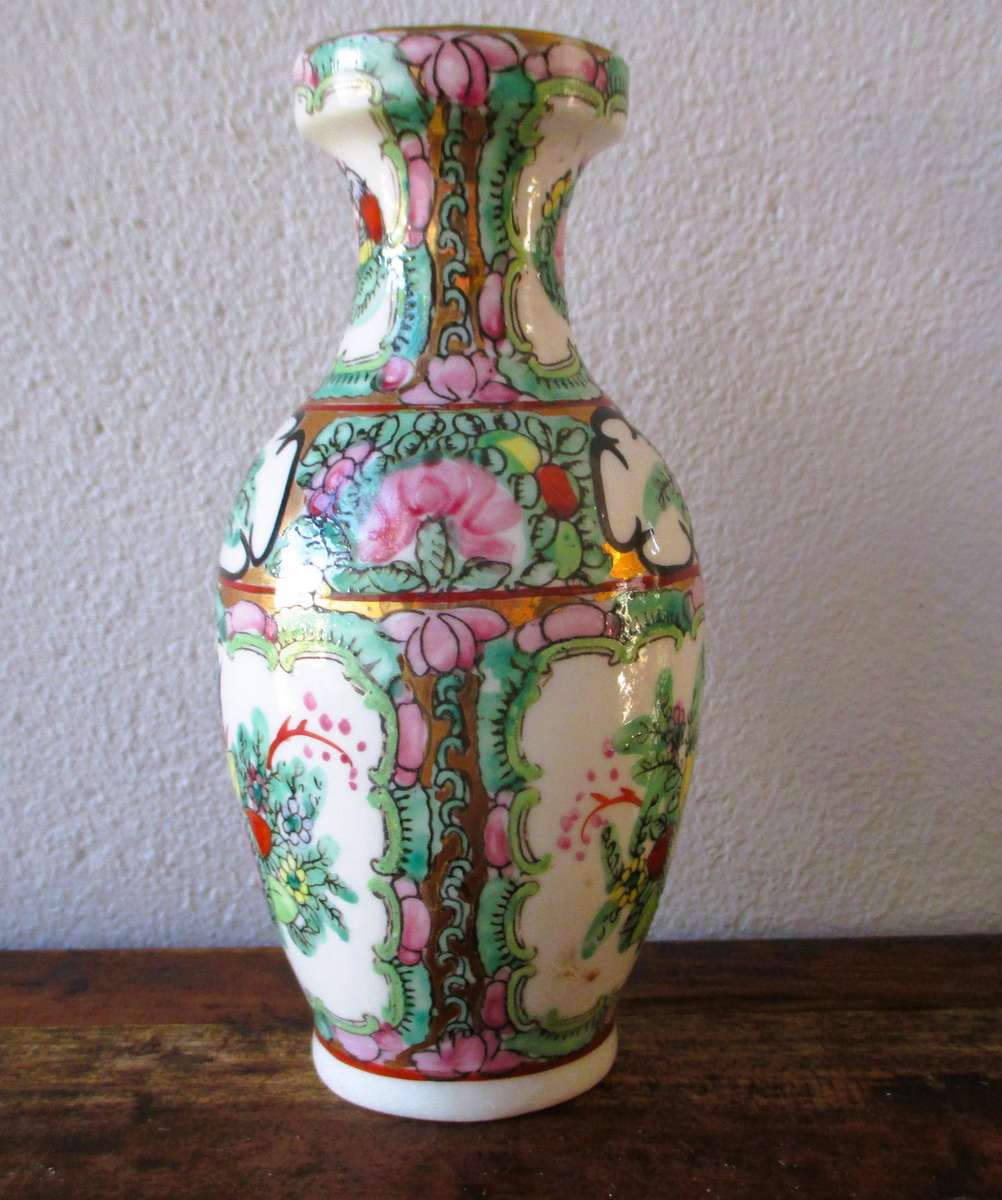 Vintage Chinese Porcelain Hand Painted Vase, marked. 150mm high.