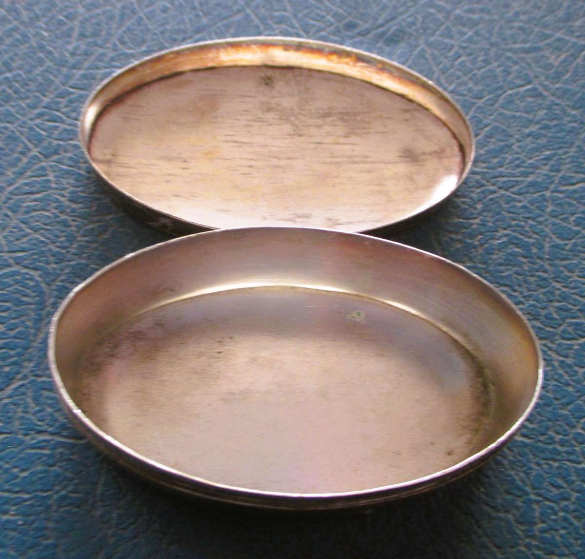 Silver plate Victorian Edwardian oval pill snuff box Salisbury Cathedral, S & Co 70x25mm