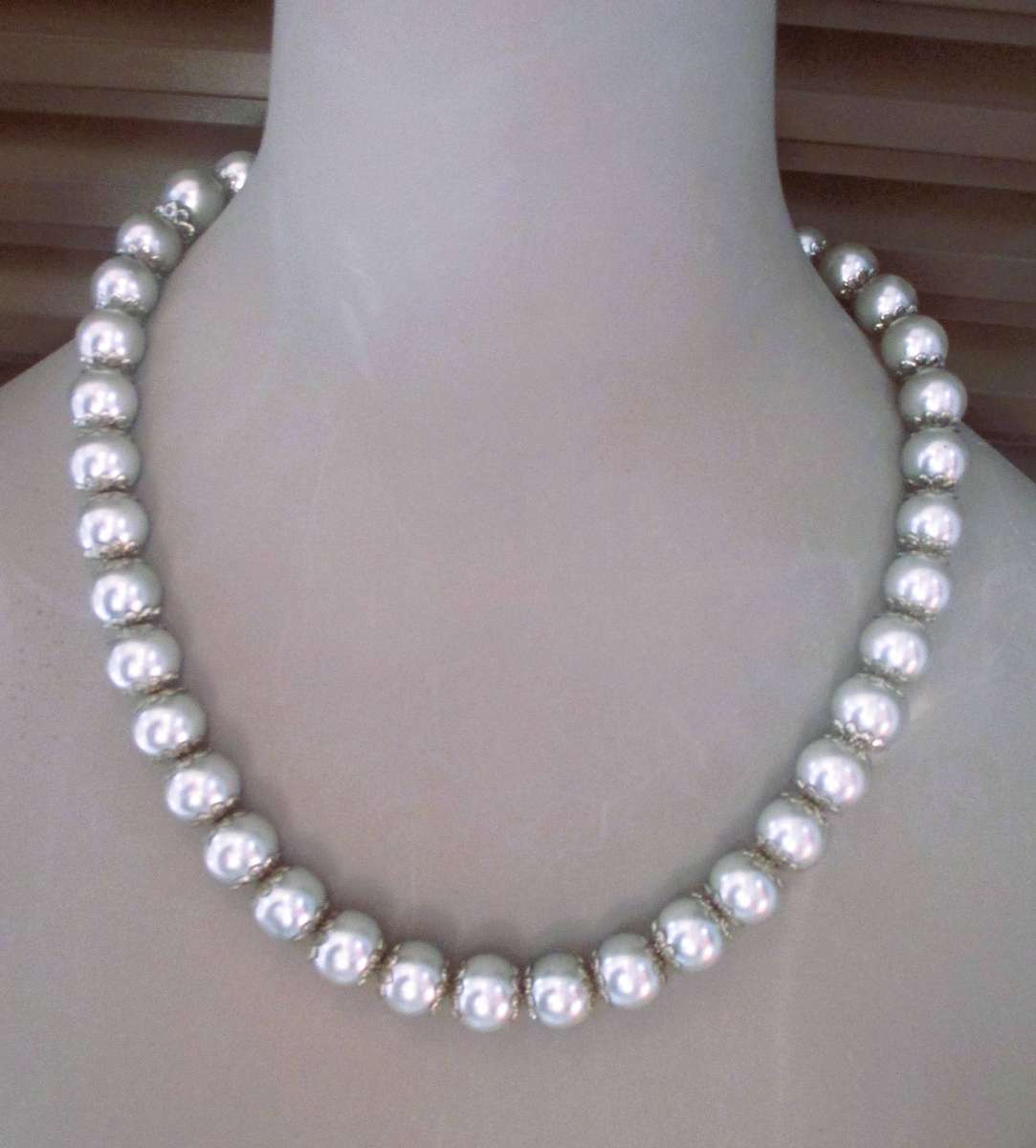 Vintage silver color Faux Pearl Bead Necklace. 50cm.