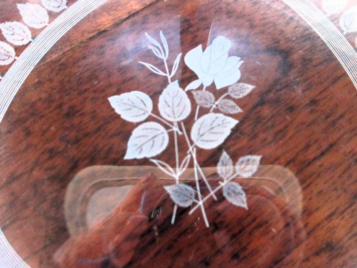 Vintage Gold bordered etched glass bowl with polished rose pattern. 160mm diameter.