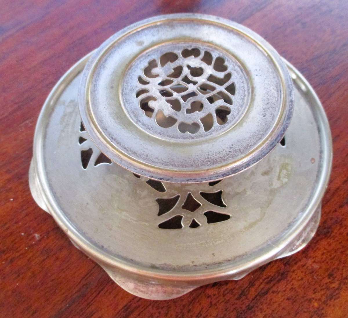 Vintage Plate EPNS Footed Trivet, TEA POT STAND and warmer - Made in England