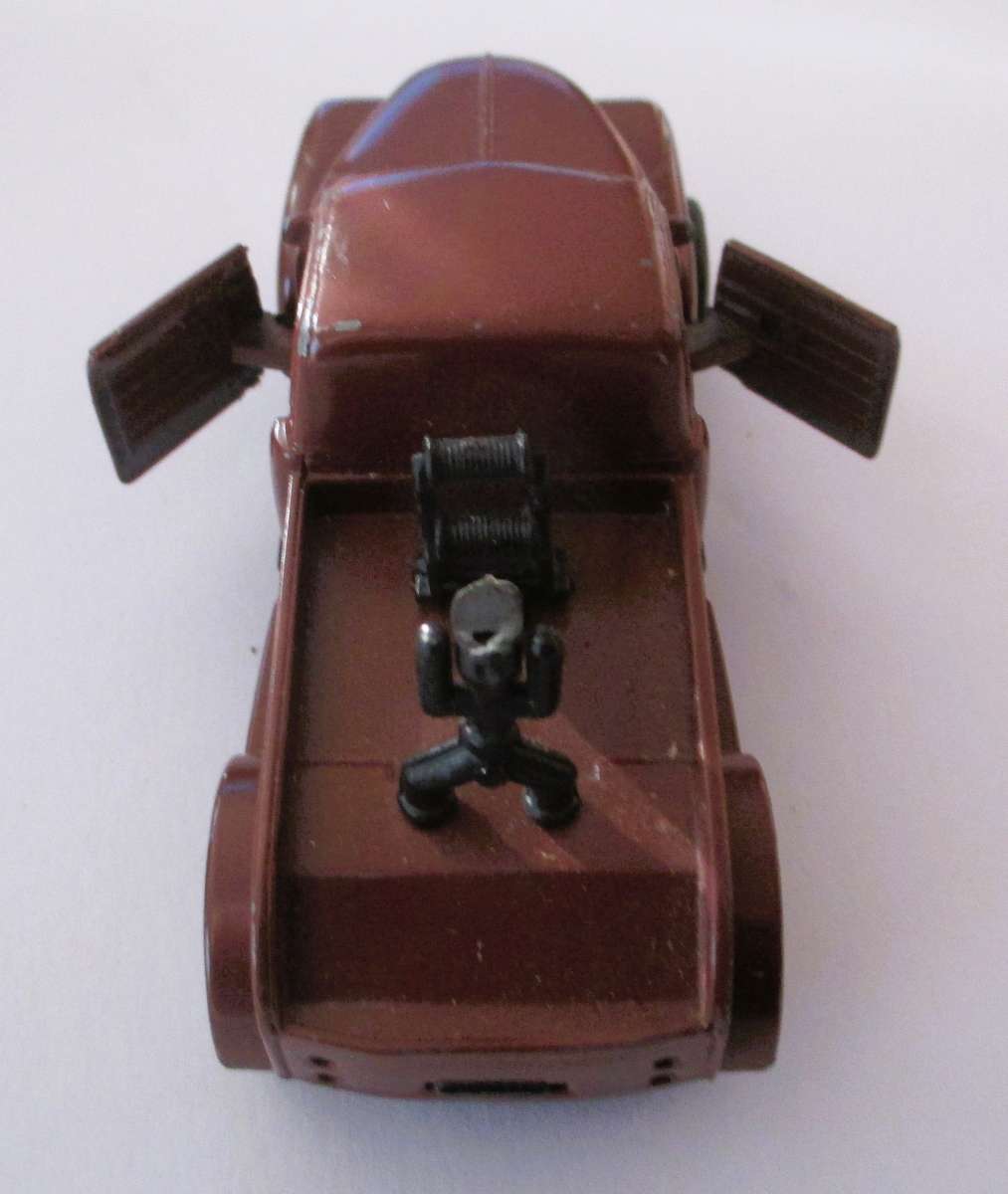 1953 chevy step side tow truck toy model car, note crane broke off. 1/64