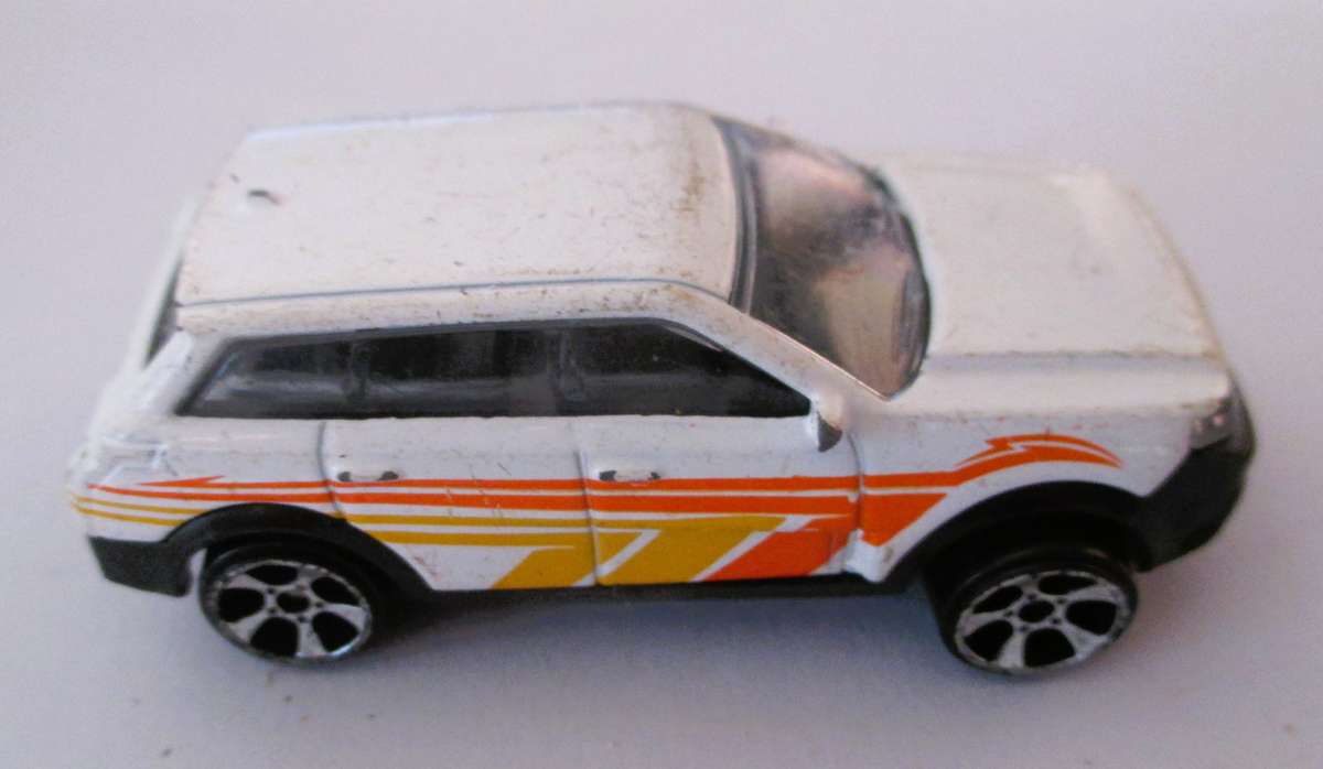 2014 FAST LANE AT-007 WHITE 1:64 DIECAST, as per photo