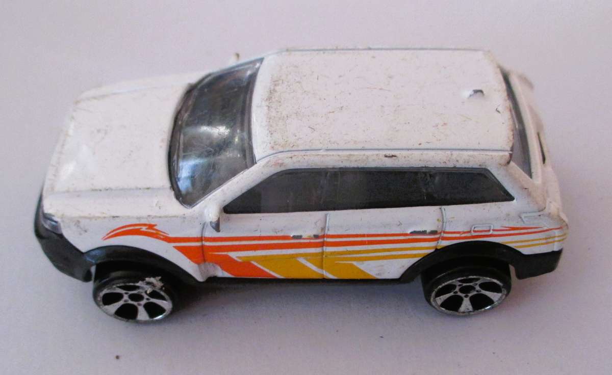 2014 FAST LANE AT-007 WHITE 1:64 DIECAST, as per photo
