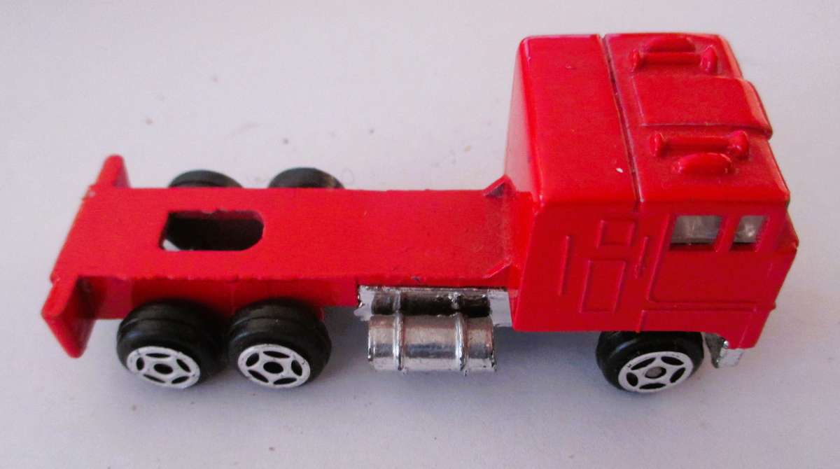 Vintage Unbranded Diecast Semi Truck Cabover Red