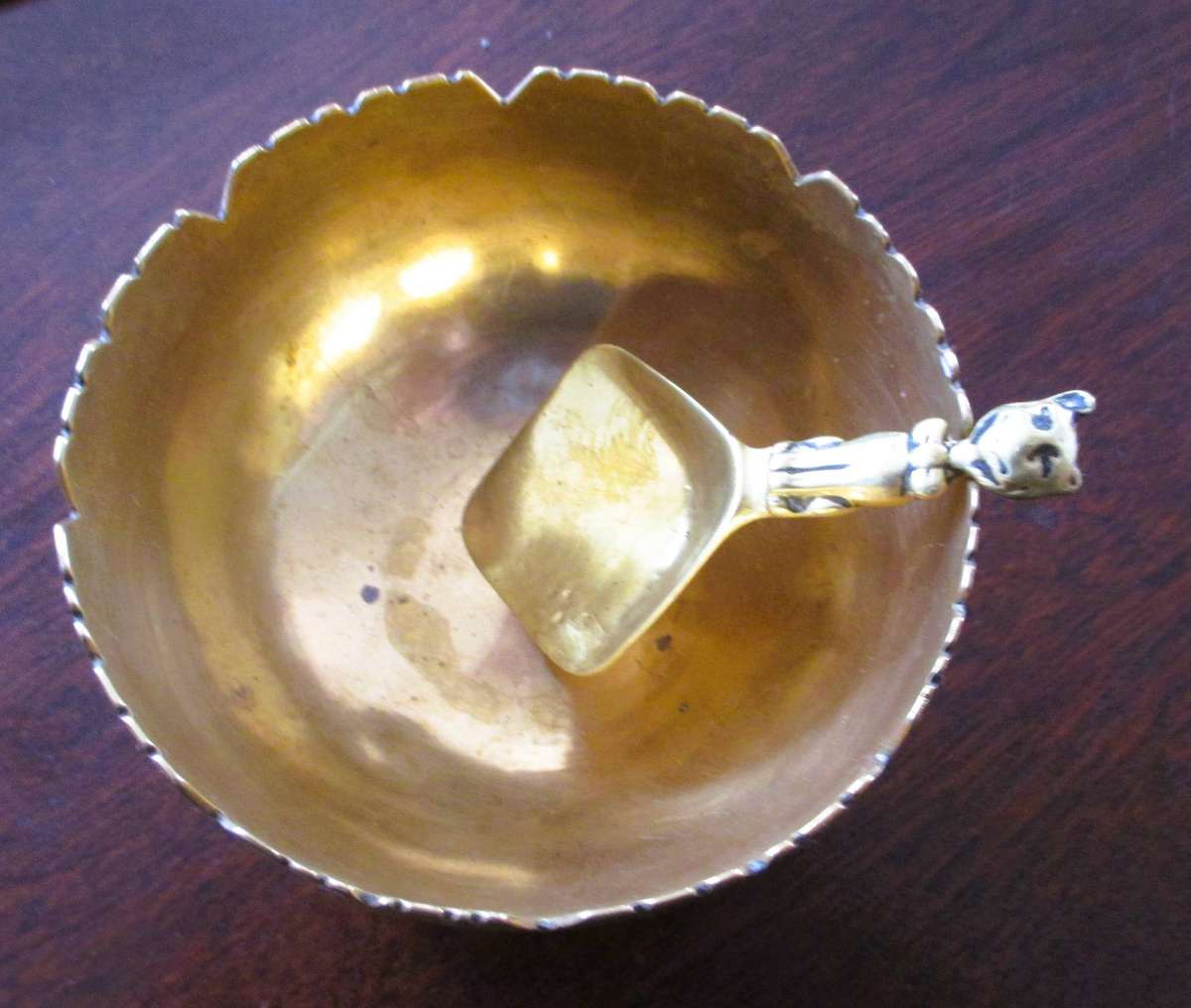 Vintage Brass bowl with scoop withcat handle. Lovely item. 50mm high