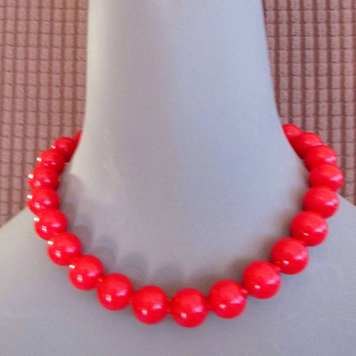 Vintage Chunky Statement Necklace Cherry Red Beads. 36cm