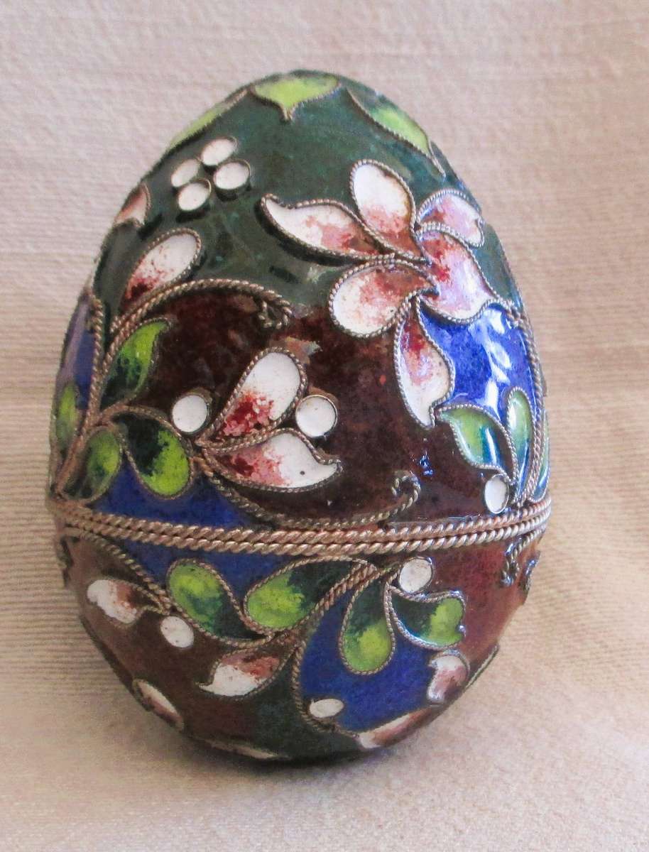 Vintage Chinese Cloisonne Egg shapedtricket holder. Lovely item. 8cm.