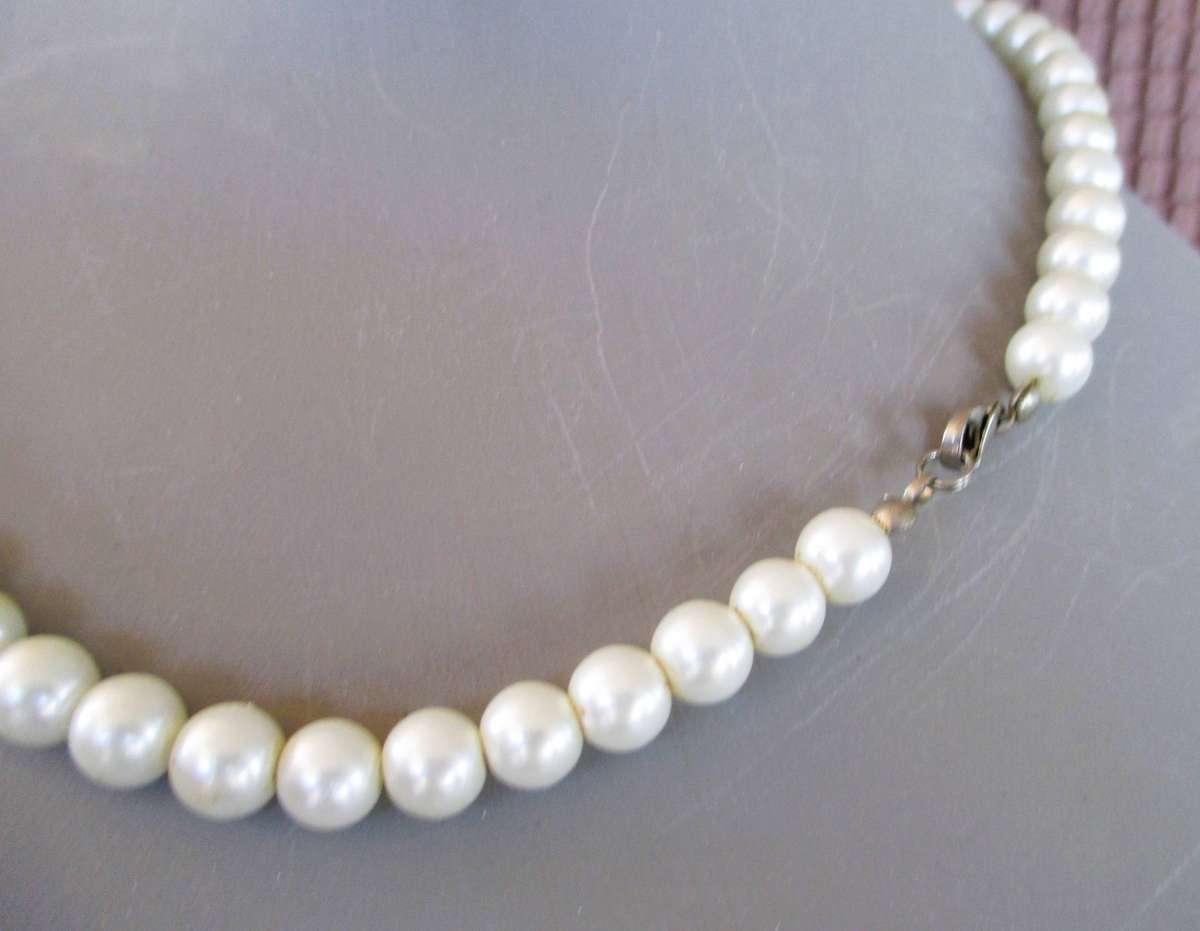 Vintage faux pearl necklace, 44cm.