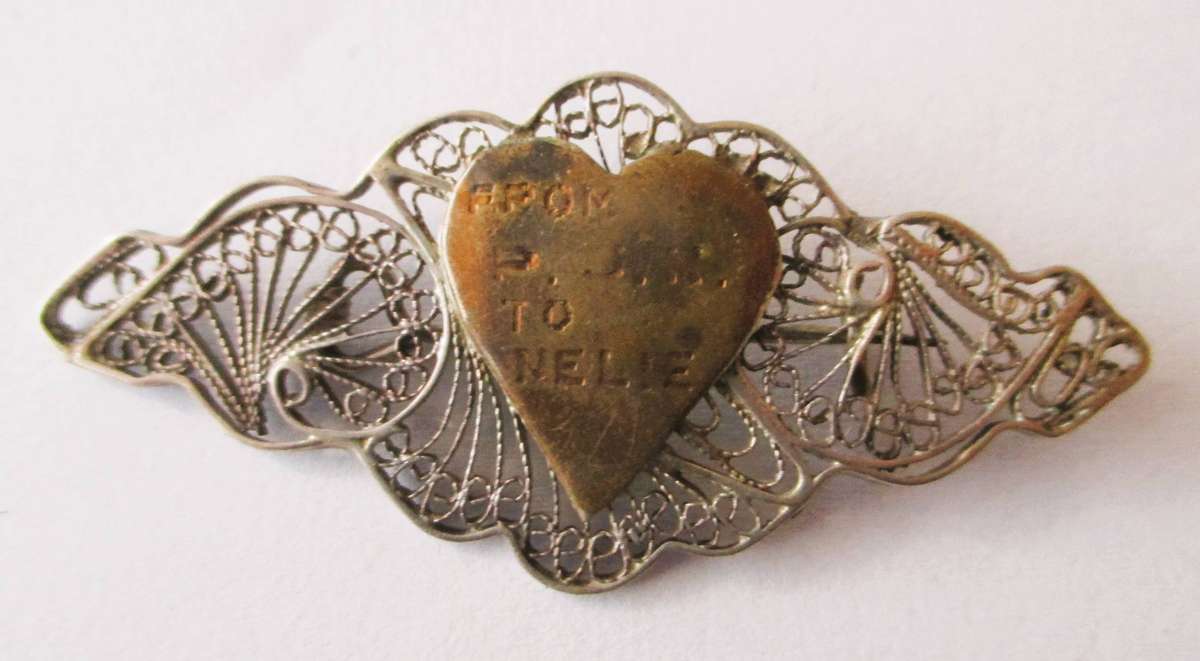 Vintage Egyptian revival silver filigree brooch featuring a heart-shaped engraved plaque. 5.5cm.
