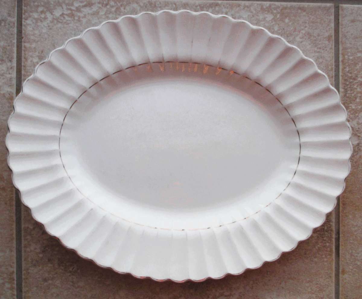 Vintage J&G Meakin classic white oval Platter. 35 x 28cm small chop under rimm, not visible