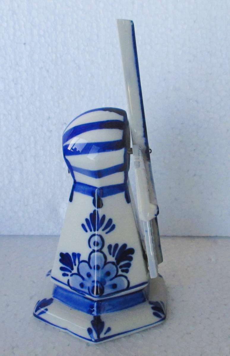 Vintage Delft Blauw Holland Ceramic movable Windmill Hand Painted Blue And White, 16cm high.