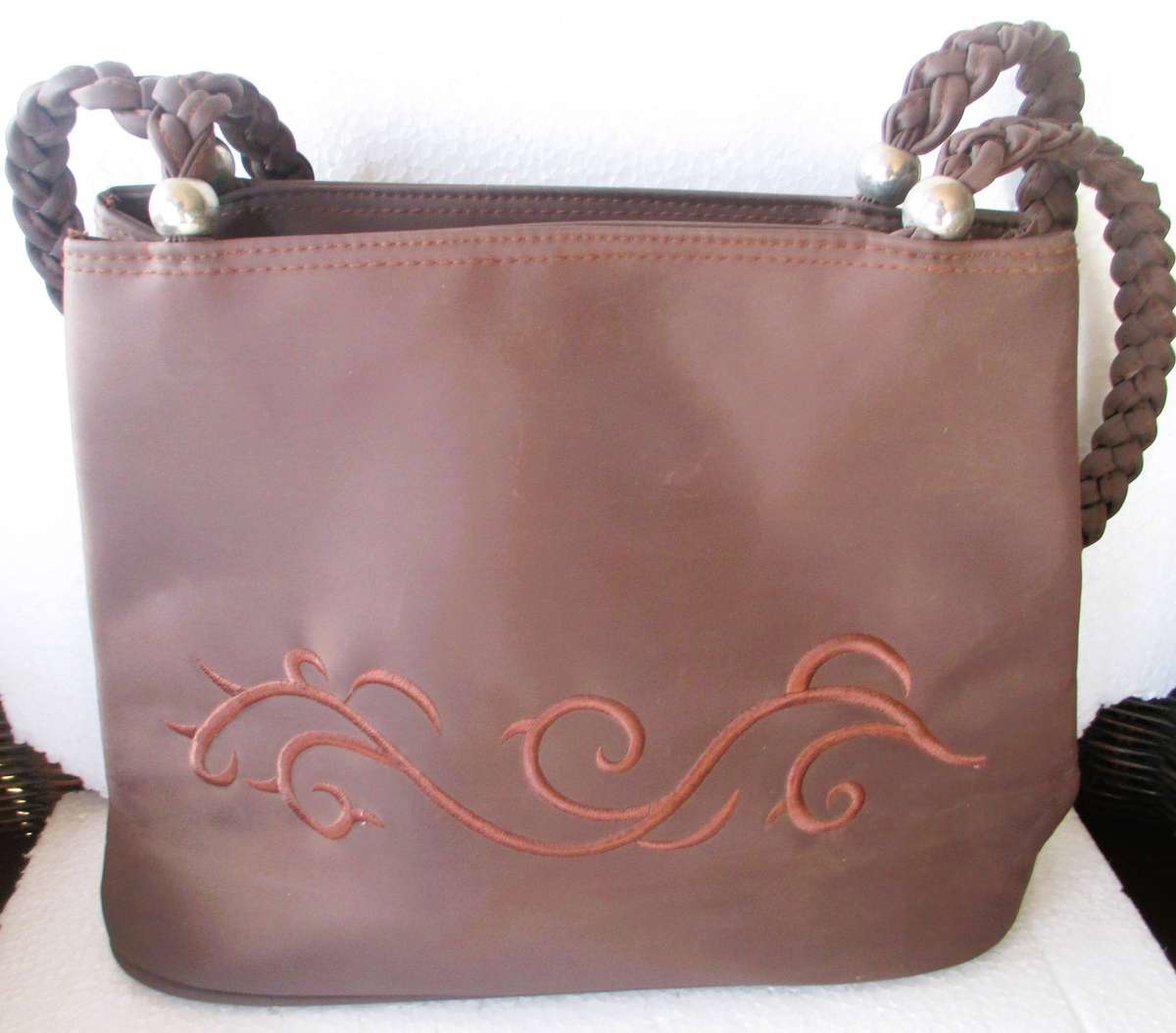 Brown braided handle shoulder bag, distinctive embroidered floral pattern. 23x33x10cm Thailand.