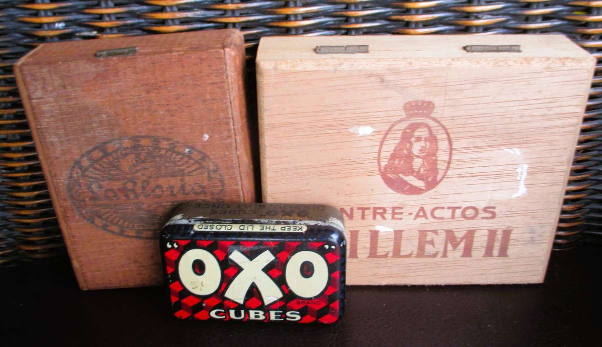 Vintage Oxo bouillon cube tin, 1930's two woodn cigar boxes. As per photo.