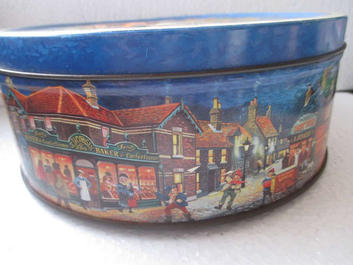 Christmas Themed metal biscuit tin. 195x80mm.