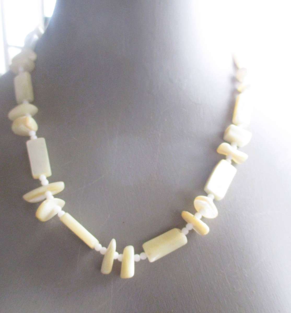Vintage handmade mother of pearl shell and white bead necklace. 44cm