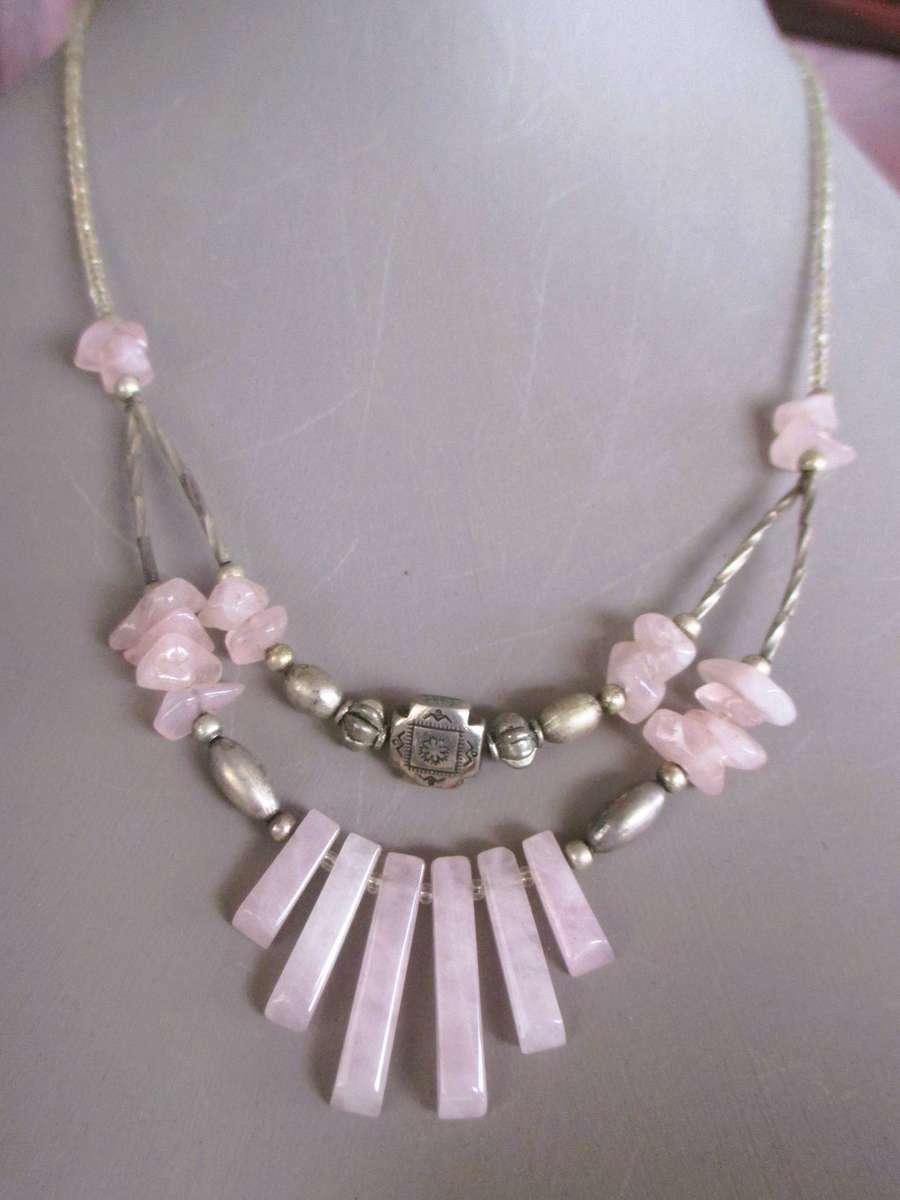 Vintage raw and polished rose quartz gemstones set in silvertone beads necklace. 42cm