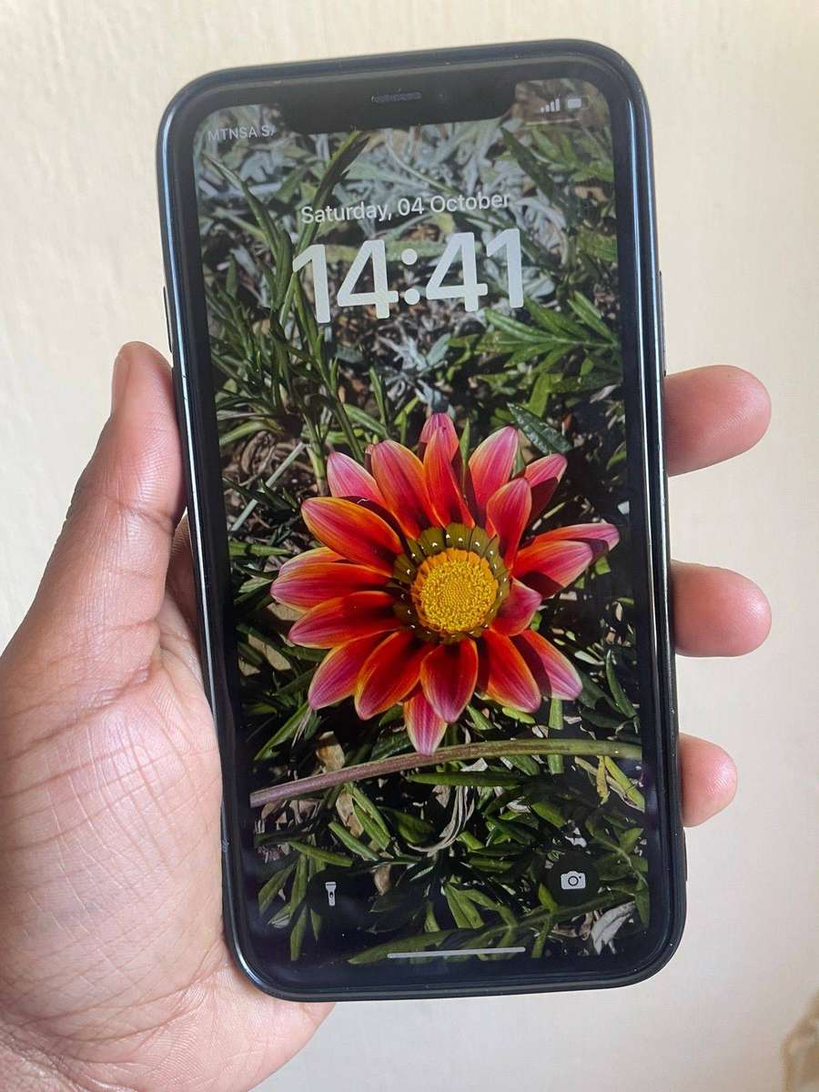 iPhone 11 128GB Black - 72% Battery health