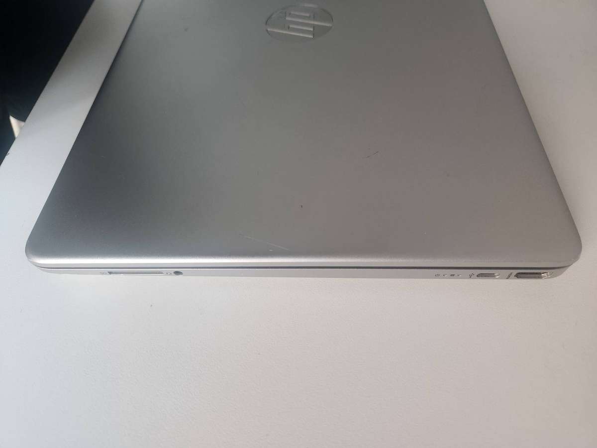HP 15s-eq2015ni Laptop Ryzen 7 5700U 8GB RAM 512GB SSD