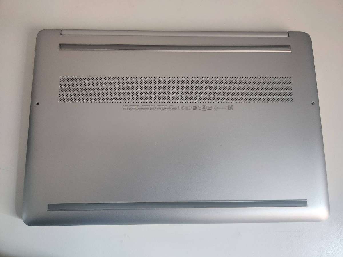 HP 15s-eq2015ni Laptop Ryzen 7 5700U 8GB RAM 512GB SSD