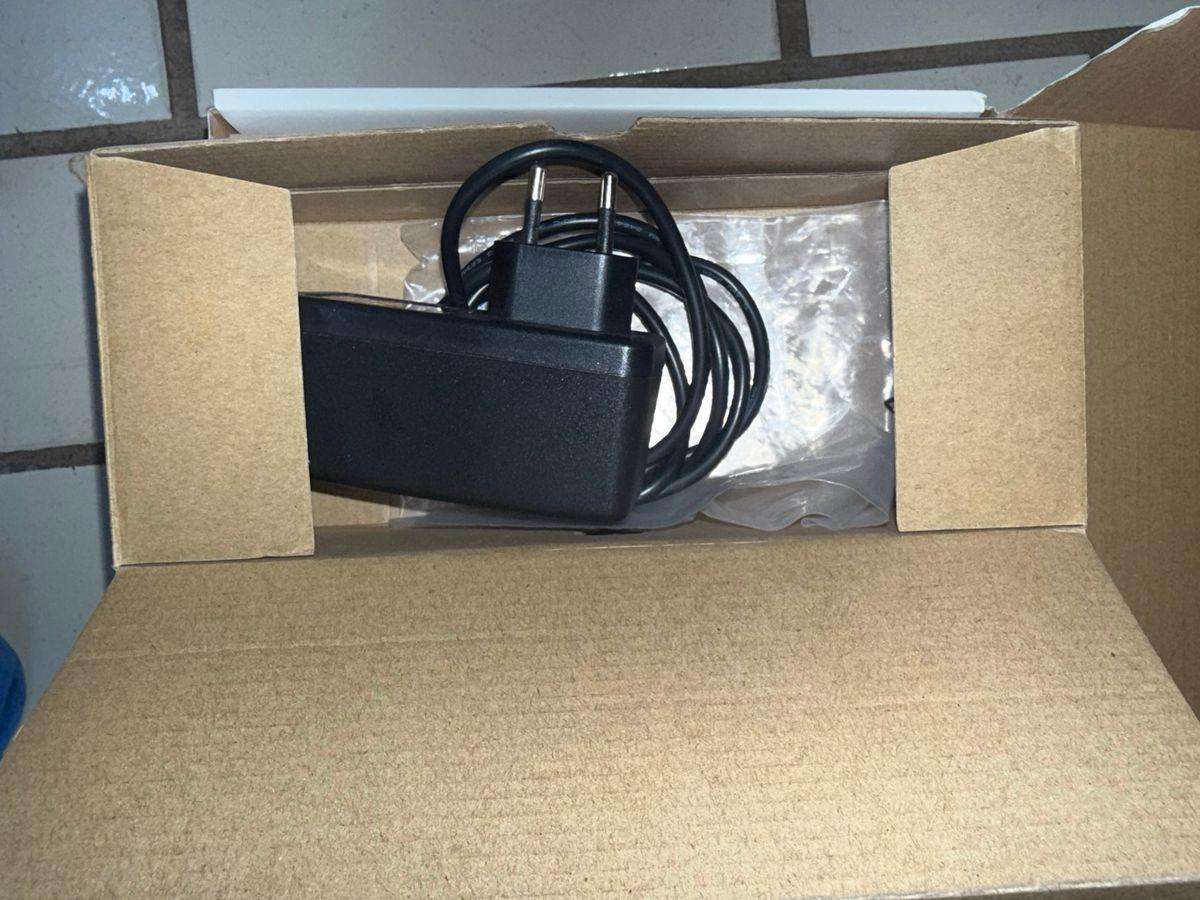 Huawei B618 4G/LTE Router - Accepts SIM card