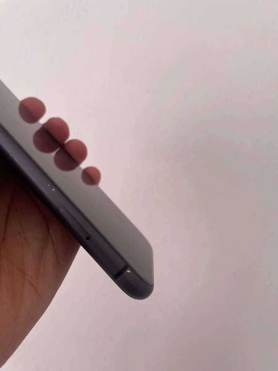 iPhone 11 128GB Black - 72% Battery health