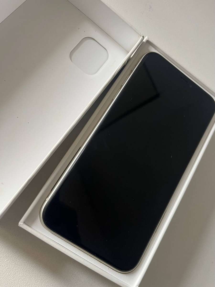 iPhone 11 64GB White