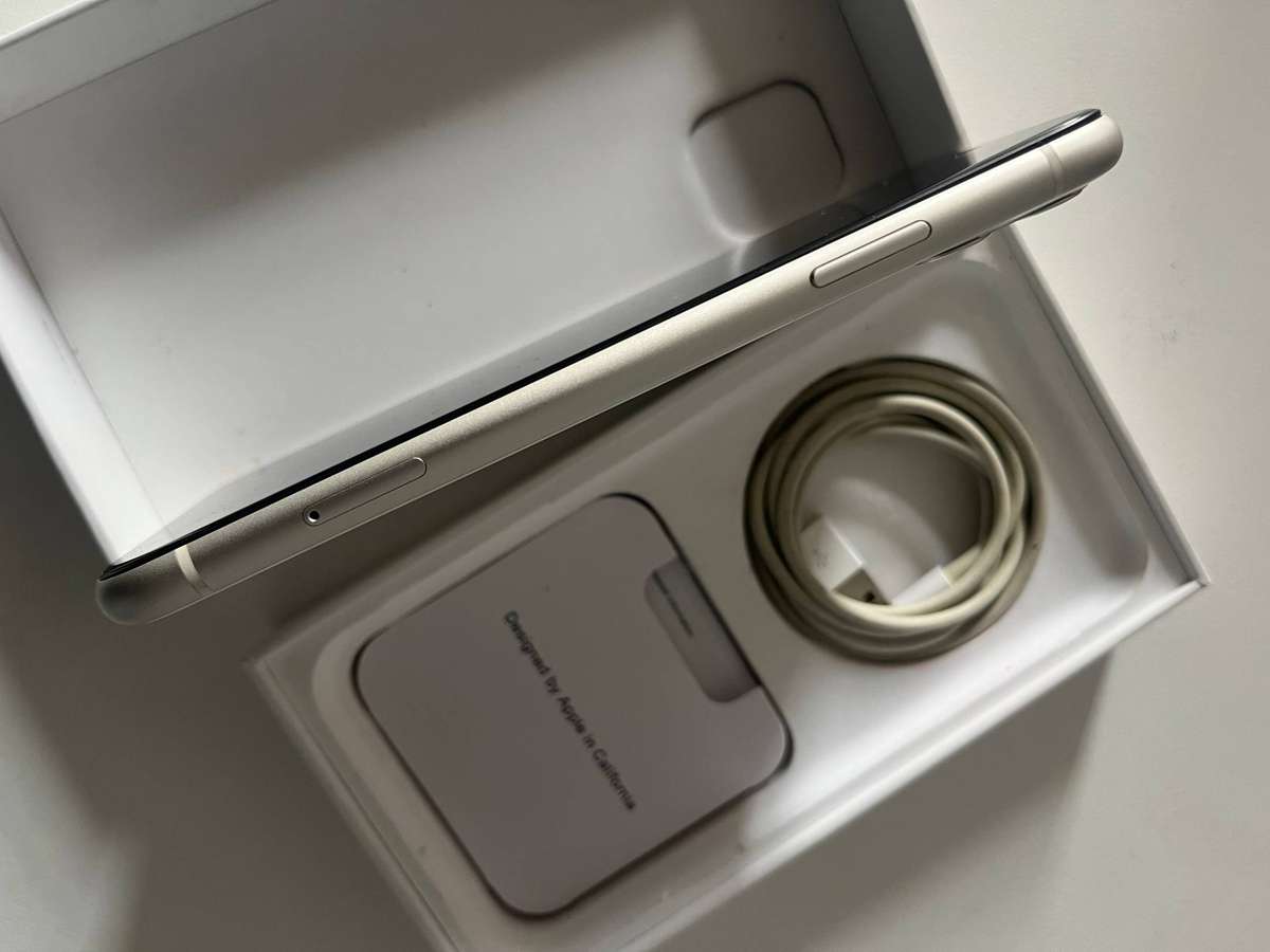 iPhone 11 64GB White