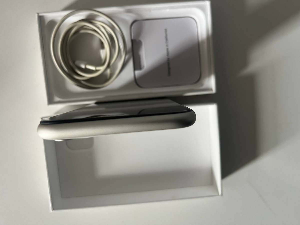 iPhone 11 64GB White