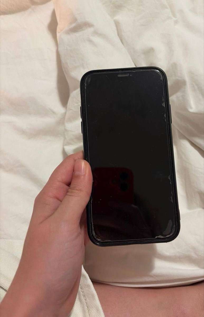 iPhone 11 64GB Black - 74% Battery health