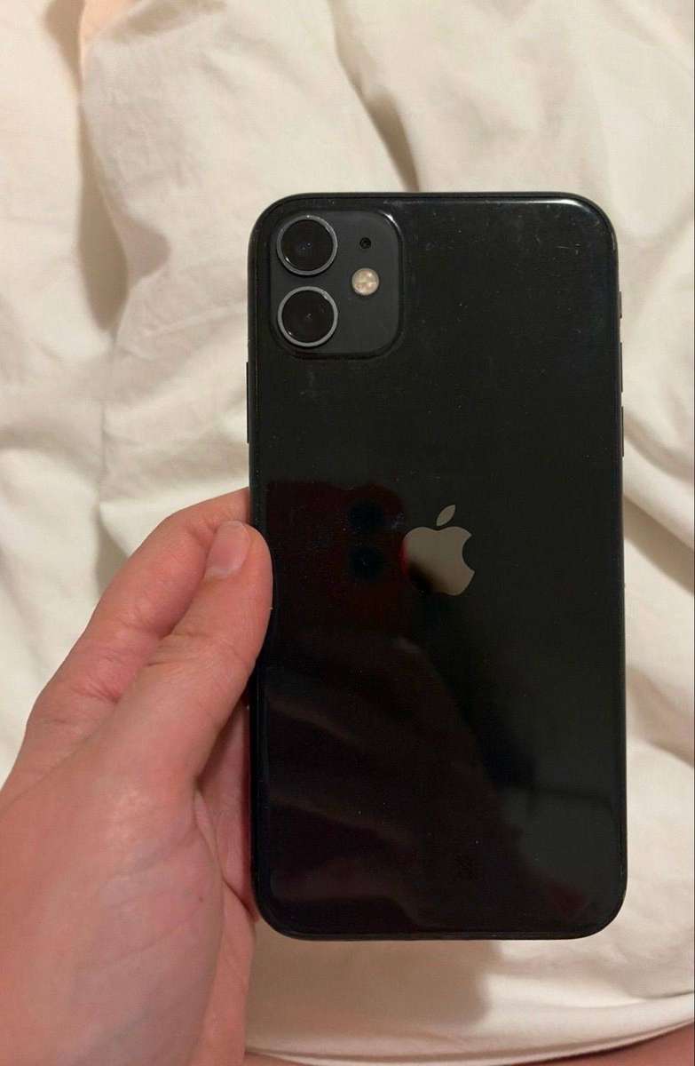 iPhone 11 64GB Black - 74% Battery health