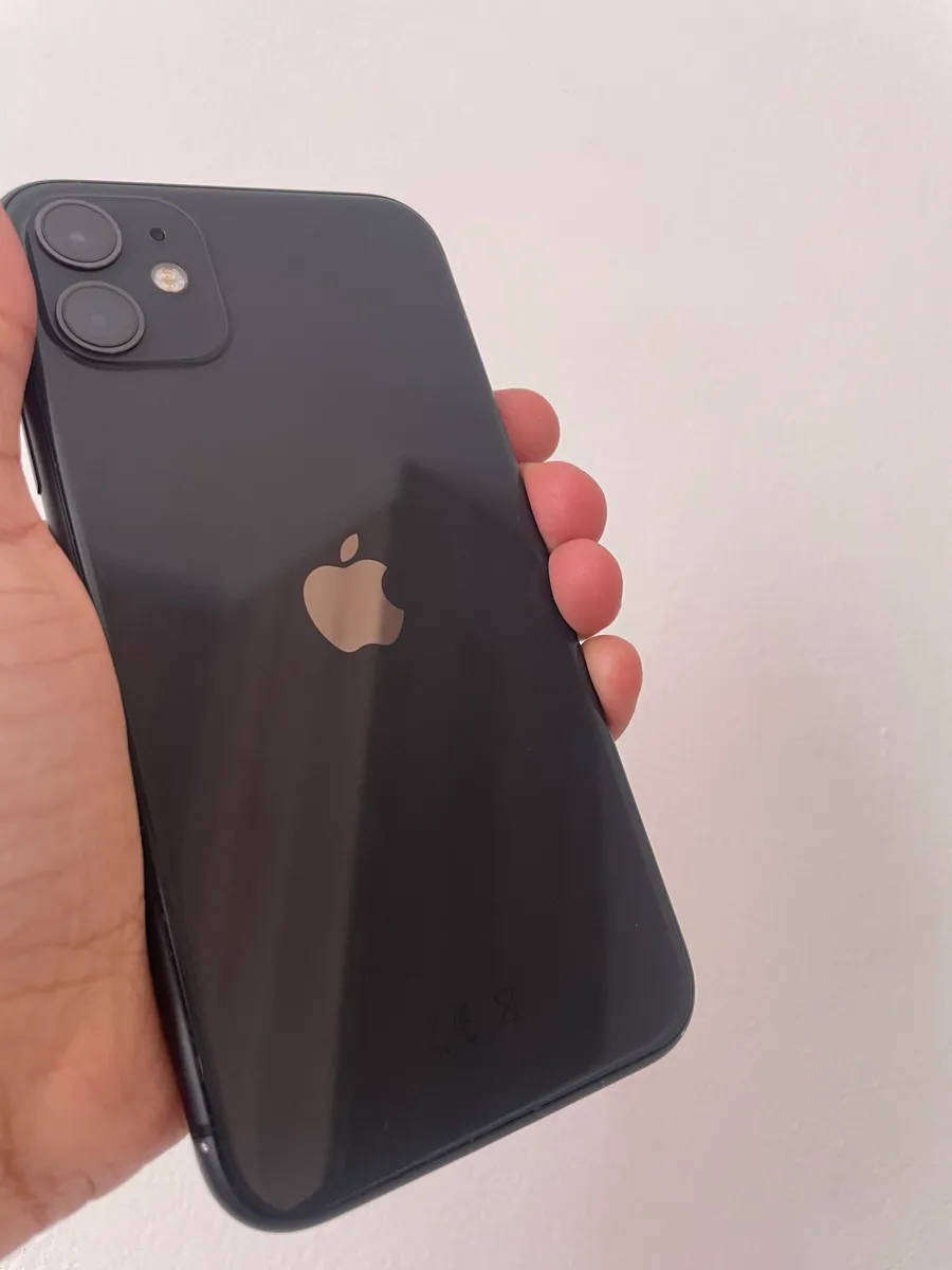 iPhone 11 128GB Black - 72% Battery health