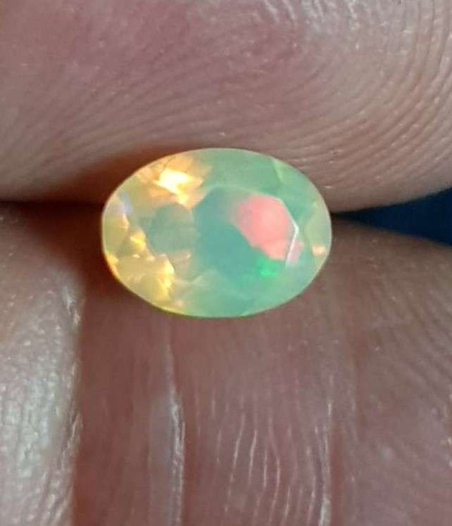 Opal 0.64Cts Oval Facetted 5x7mm Multi Colours Glittering Rainbow 3D! Ethiopian Natural