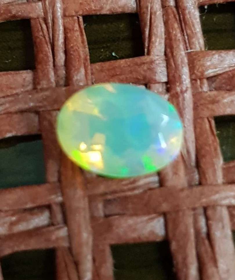 Opal 0.64Cts Oval Facetted 5x7mm Multi Colours Glittering Rainbow 3D! Ethiopian Natural