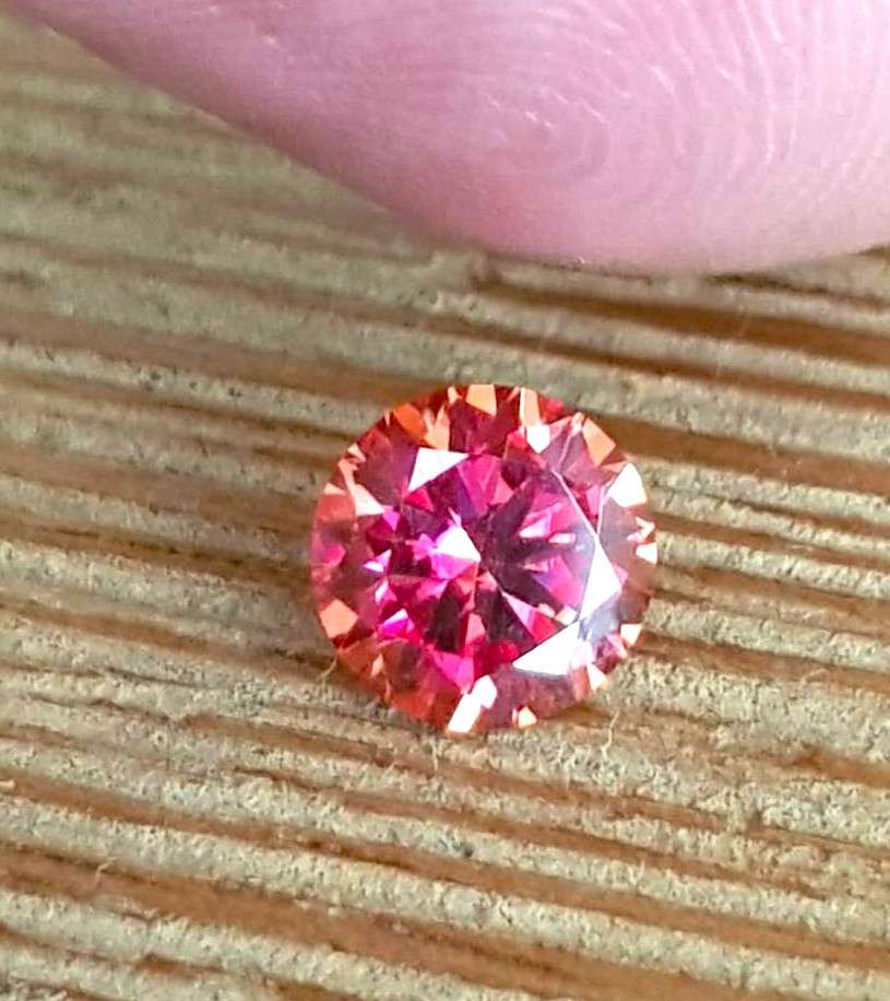 MOISSANITE Watermelon Red 1CT  VVSI  ROUND **GRA Certified **BRILLIANT CUT