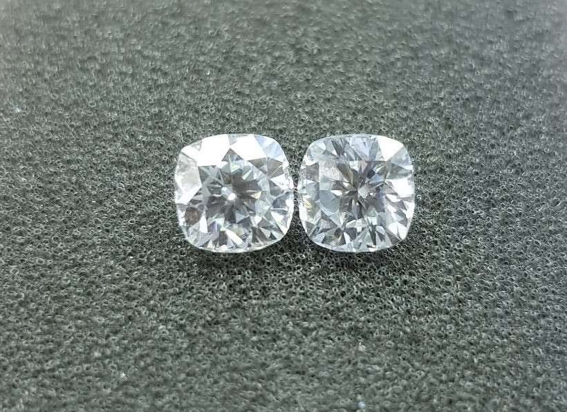 2.00CT  MOISSANITE  CUSHION CUT VVSI D BRILLIANT CUT**PAIR**