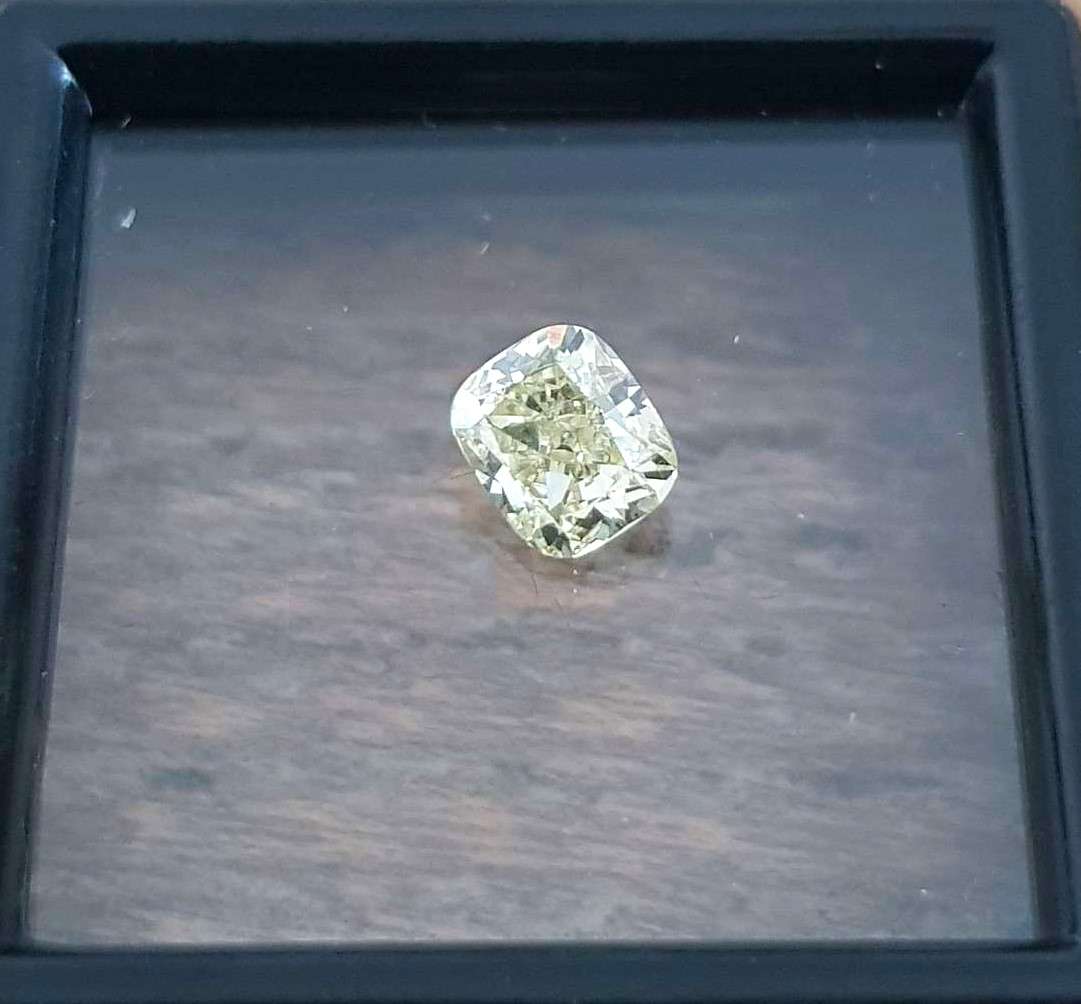 0.58cts Diamond Cushion Cut VVS2  Fancy Yellow**Certified**