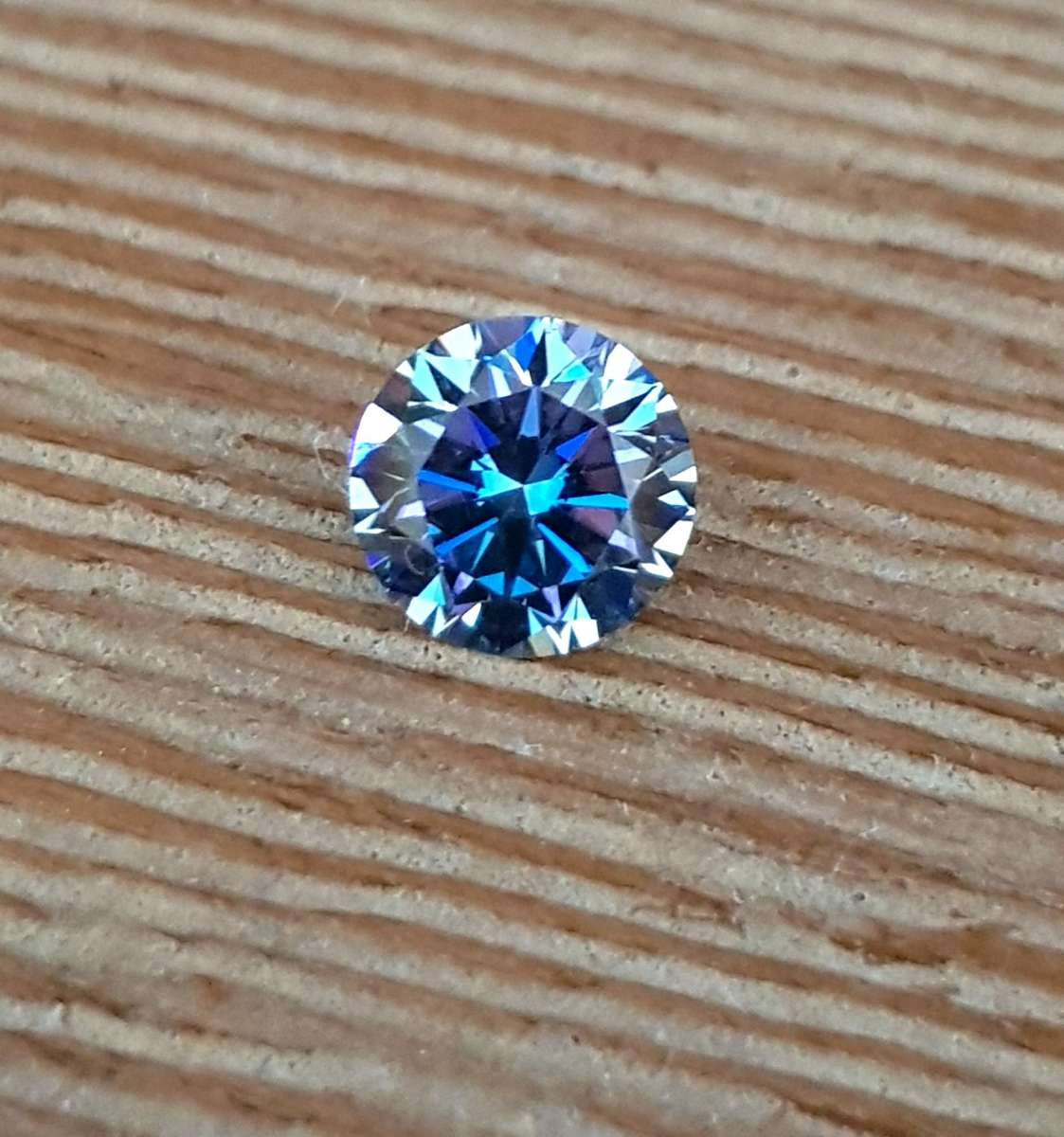 Moissanite Rainbow Blue  1ct VVSI Round Brilliant Cut - GRA Certified