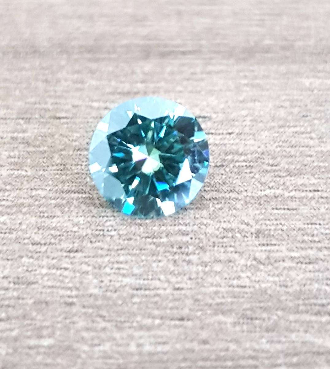 1Cts MOISSANITE Light Blue VVSI  6.5mmROUND **GRA Certified **BRILLIANT CUT