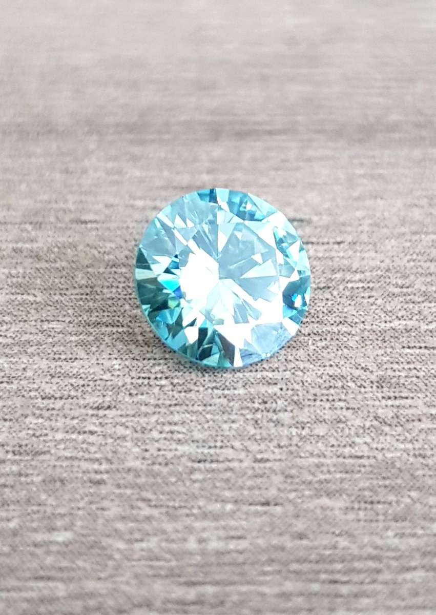 1Cts MOISSANITE Light Blue VVSI  6.5mmROUND **GRA Certified **BRILLIANT CUT