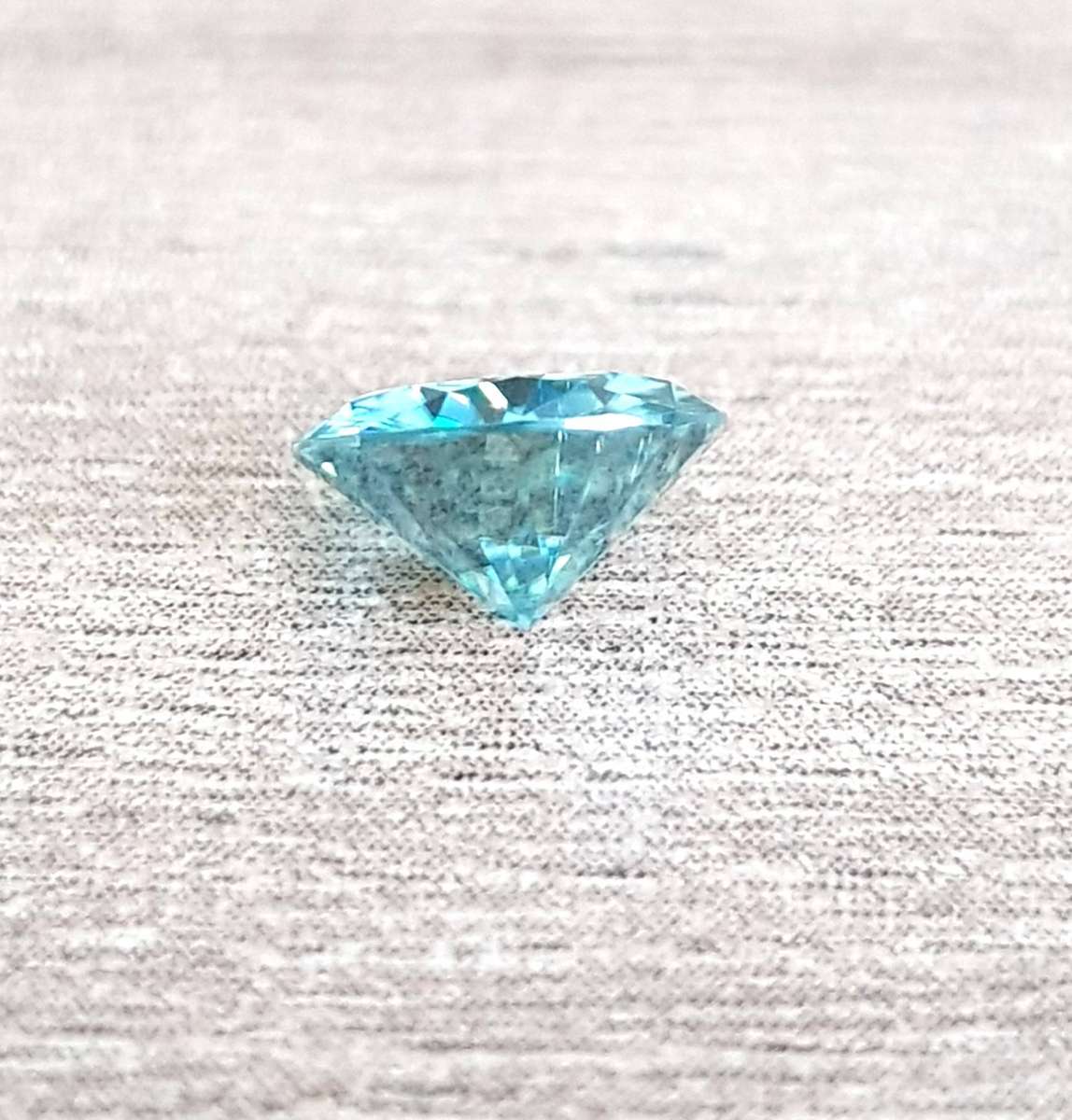 1Cts MOISSANITE Light Blue VVSI  6.5mmROUND **GRA Certified **BRILLIANT CUT