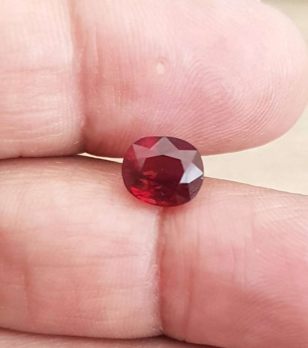2.93ct Purplish Pink Rhodolite Garnet  8.3x7mm Oval Natural  - Madagascar Gem