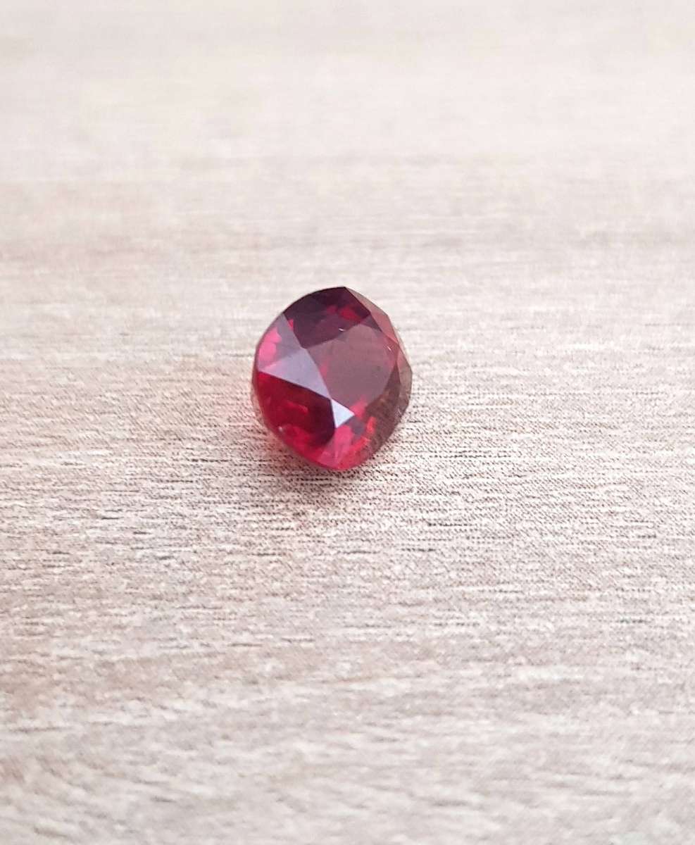 2.93ct Purplish Pink Rhodolite Garnet  8.3x7mm Oval Natural  - Madagascar Gem