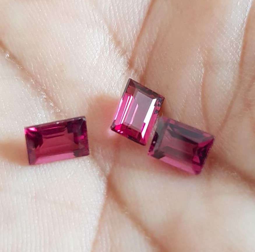 1.10ct Rhodolite Garnet Cherry Pink Color & Full Fire Natural Gem