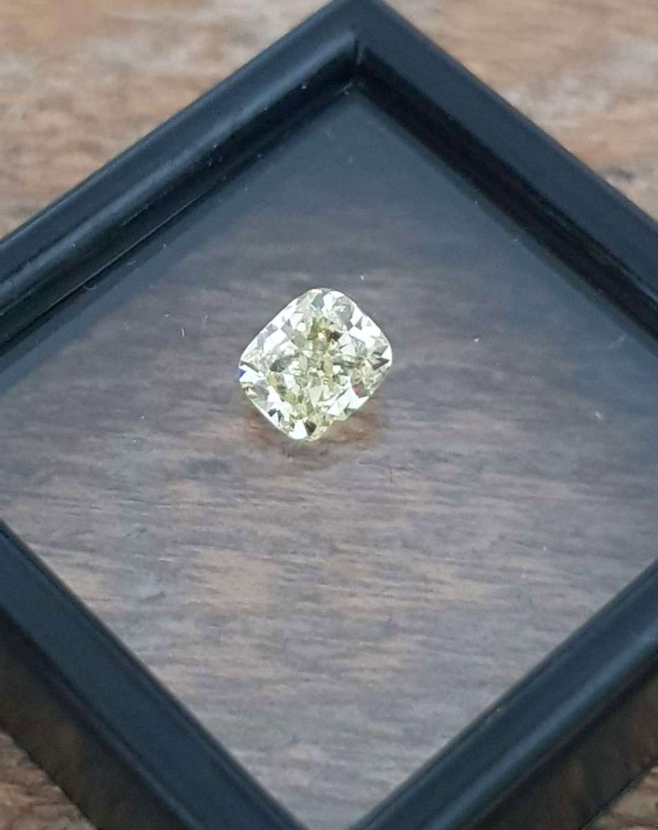 0.58cts Diamond Cushion Cut VVS2  Fancy Yellow**Certified**